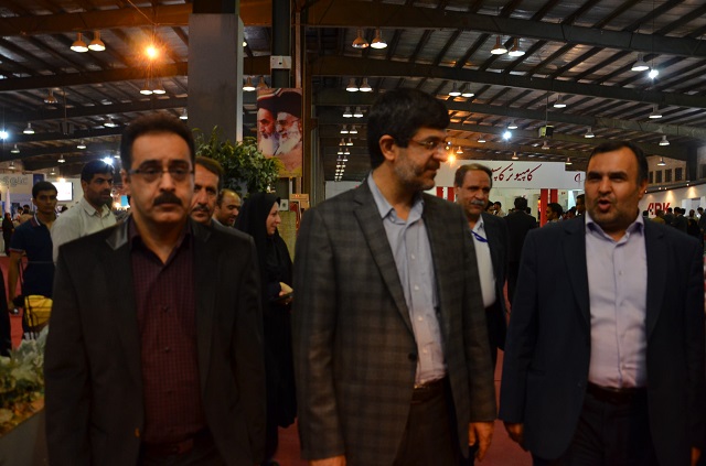 محمد حسین تقوایی زحمتکش :گزارش اختصاصی دهمین نمایشگاه کامپیوتر و موبایل : بازدید کامیتکسی معاون برنامه ریزدی استاندار یزد  