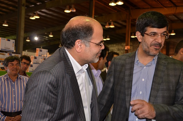 محمد حسین تقوایی زحمتکش :گزارش اختصاصی دهمین نمایشگاه کامپیوتر و موبایل : بازدید کامیتکسی معاون برنامه ریزدی استاندار یزد  