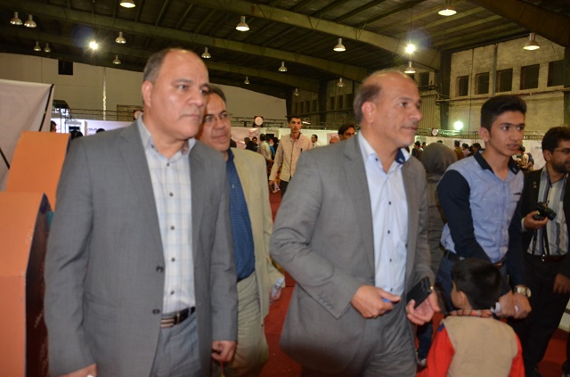 محمد حسین تقوایی زحمتکش :گزارش اختصاصی دهمین نمایشگاه کامپیوتر و موبایل : بازدید کامیتکسی فرماندار یزد