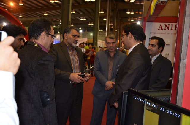 محمد حسین تقوایی زحمتکش :گزارش اگزارش اختصاصی دهمین نمایشگاه کامپیوتر و موبایل استان یزد: بازدید کامیتکسی معاون توسعه مدیریت و منابع انسانی استاندار یزد