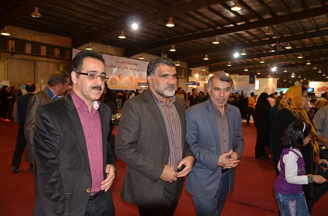 محمد حسین تقوایی زحمتکش :گزارش اگزارش اختصاصی دهمین نمایشگاه کامپیوتر و موبایل استان یزد: بازدید کامیتکسی معاون توسعه مدیریت و منابع انسانی استاندار یزد