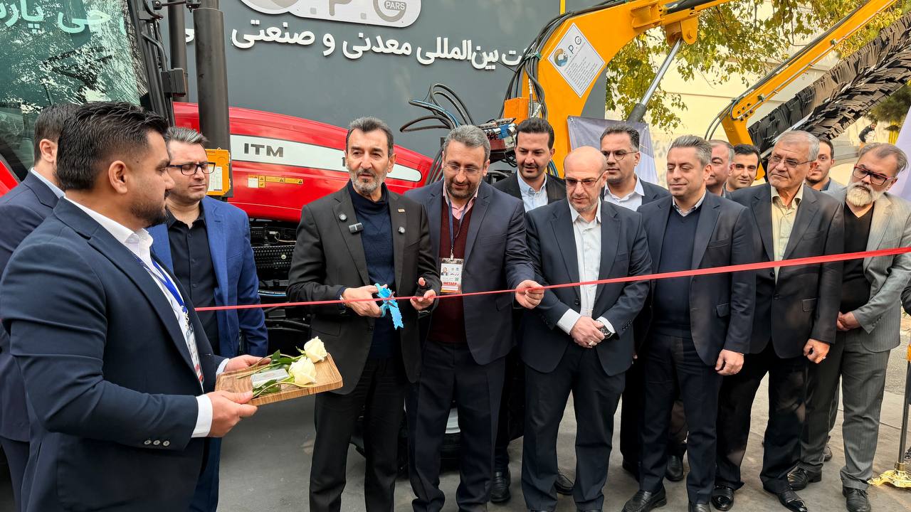 رونمایی نخستین دستگاه «سولارواش» ساخت چادرملو توسط رییس هیأت عامل ایمیدرو