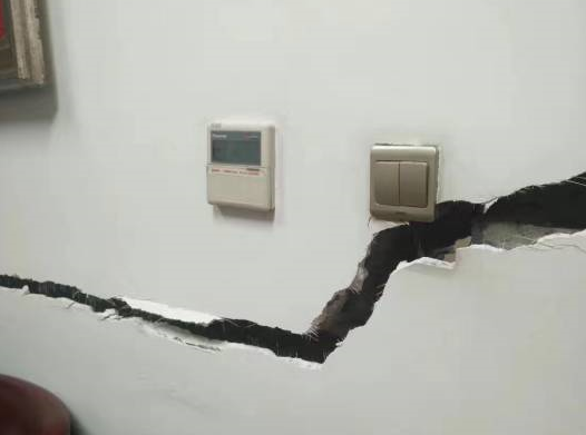 تخریب ۲۰ واحد مسکونی در پی زلزله امروز بهاباد