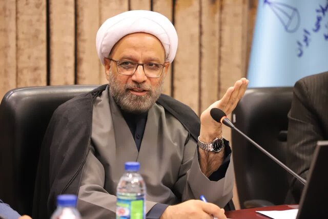 نباید منافع فردی و گروهی بر منافع ملی سایه بیاندازد