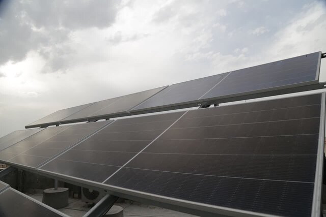 برق‌رسانی به چاه‌های کشاورزی بافق با پنل‌های خورشیدی