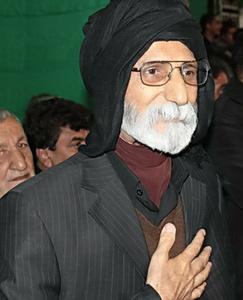 سعادتمند نوحه خوان اسطوره ای هیئت فهادان یزد :من غلام حسینم و داغم داغ اربابم حسین است و غمم غم مظلومیت حسین+گزارش تصویری از حسینیه بزرگ فهادان